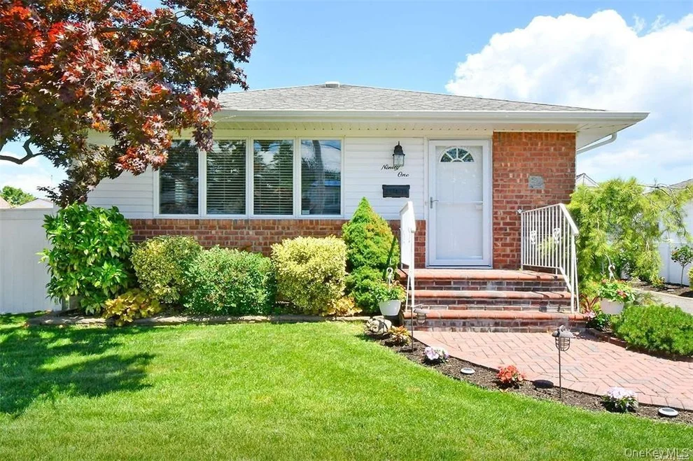Unit for sale at 91 Pollok Place, Oyster Bay, NY 11801