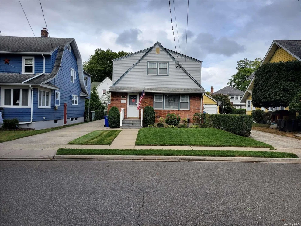 Unit for sale at 14 Concord Street, Hempstead, NY 11001