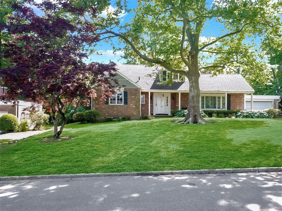 Unit for sale at 6 Nottingham Place, North Hempstead, NY 11023