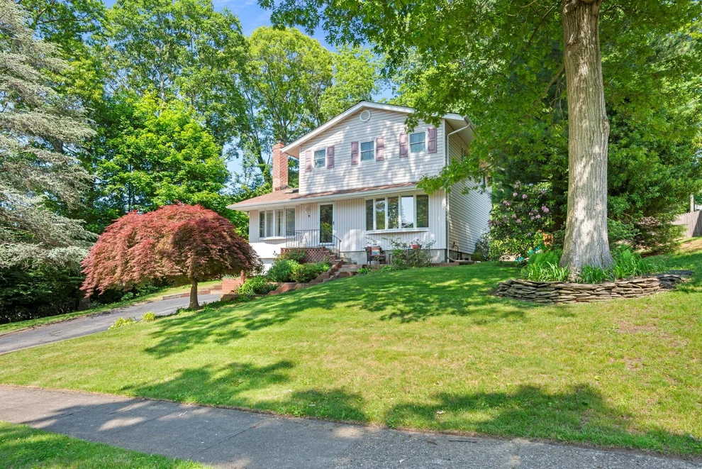 Unit for sale at 29 Ravenwood Drive, Smithtown, NY 11754