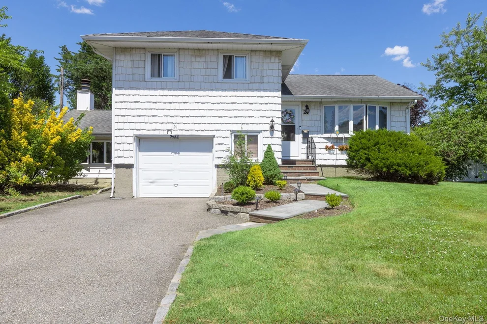 Unit for sale at 21 Pinetree Avenue, Oyster Bay, NY 11801