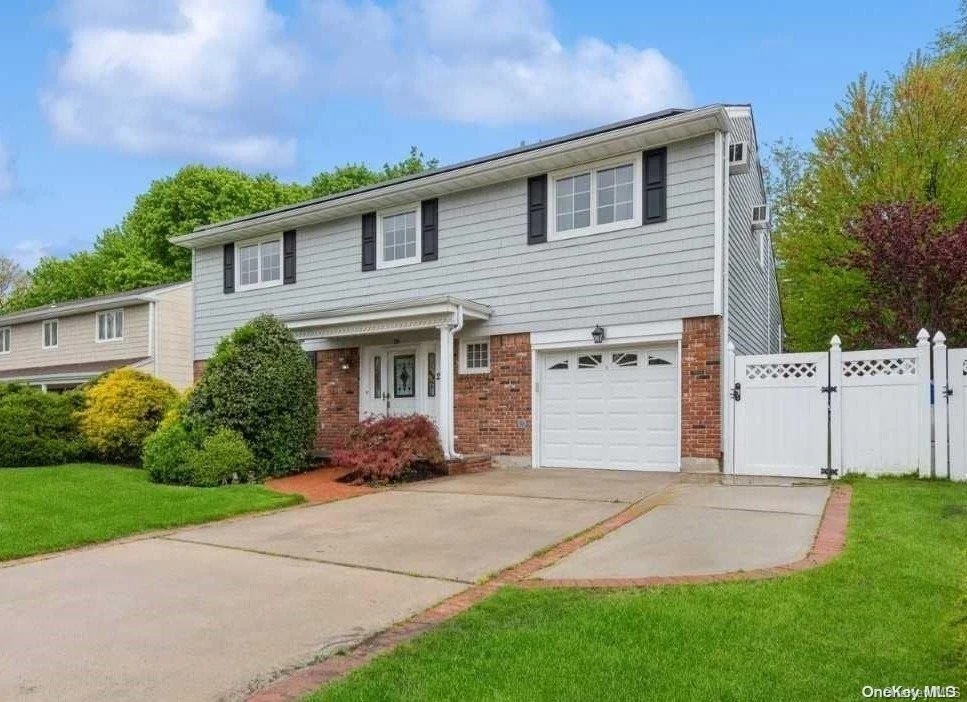 Unit for sale at 26 Woodoak Lane, Huntington, NY 11743