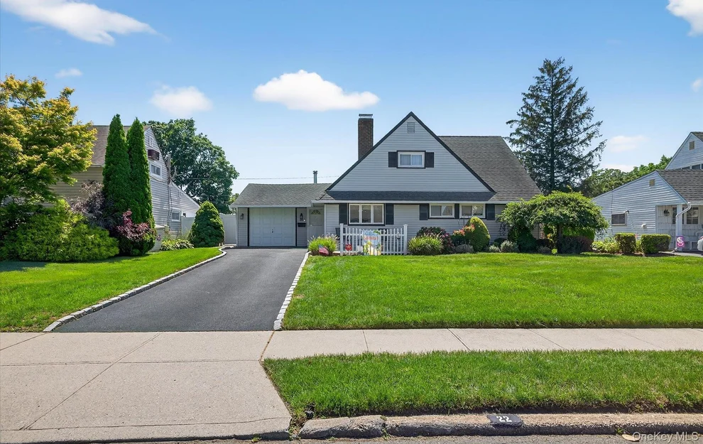 Unit for sale at 22 Twin Lane N, Hempstead, NY 11793