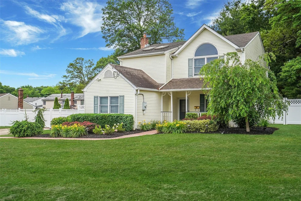 Unit for sale at 6 Center Street, Brookhaven, NY 11779