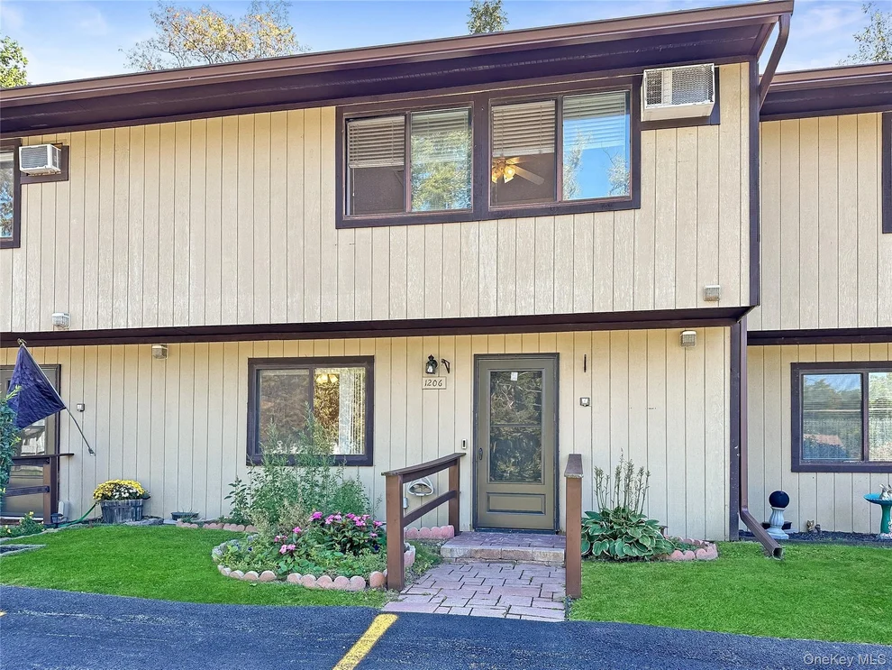 Unit for sale at 1206 Chelsea Cove S, Beekman, NY 12533