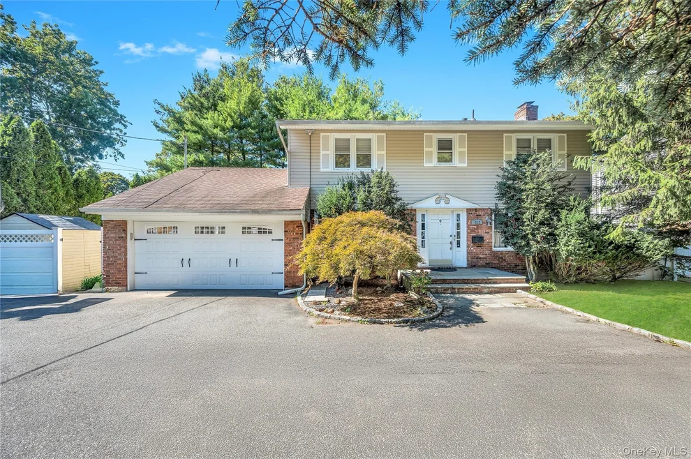 Unit for sale at 257 Berry Hill Road, Oyster Bay, NY 11791