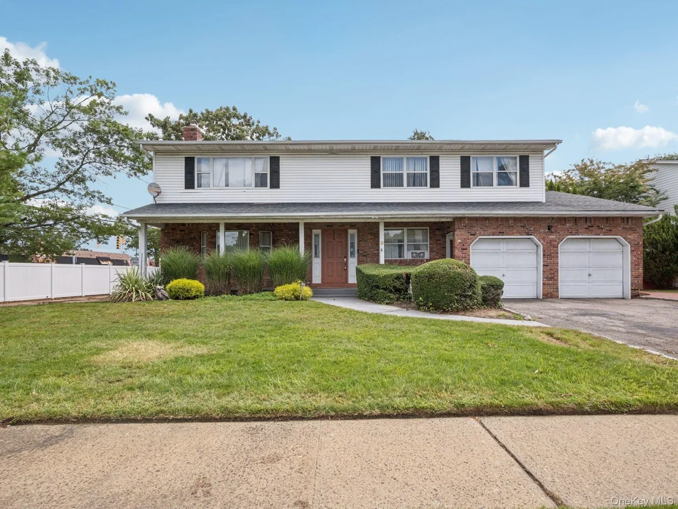 Unit for sale at 9 Suzanne B Court, Oyster Bay, NY 11758