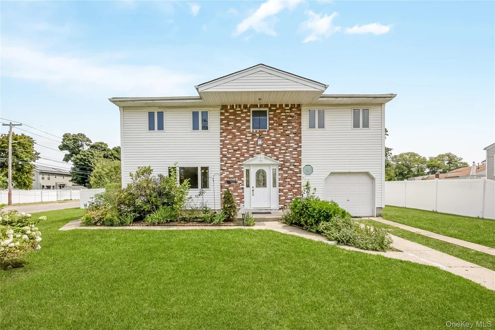 Unit for sale at 1 Autumn Lane, Babylon, NY 11701