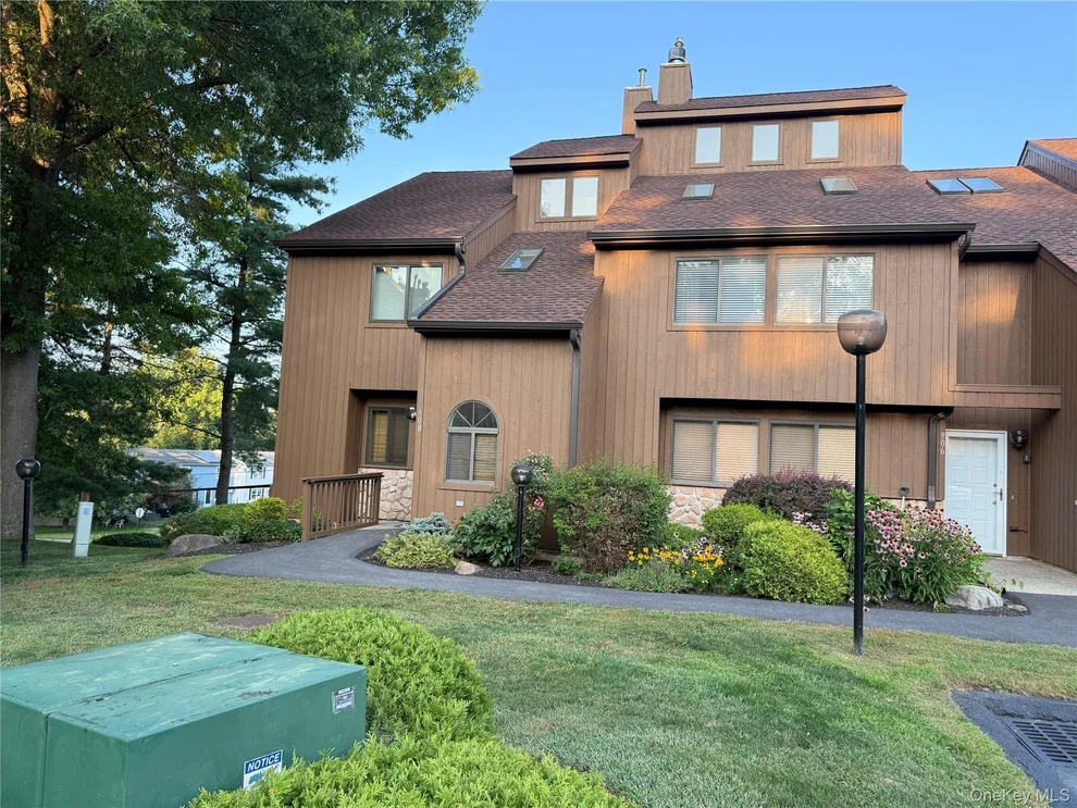 Photo of 908 Scenic Lane, Poughkeepsie, NY 12603