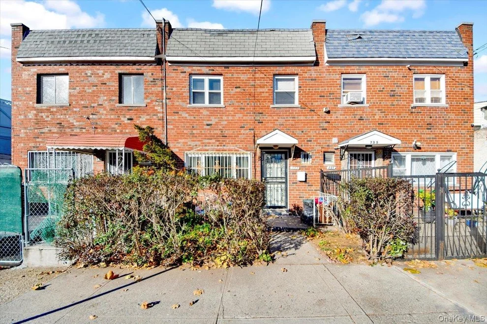 Unit for sale at 733 Rhinelander Avenue, New York, NY 10462