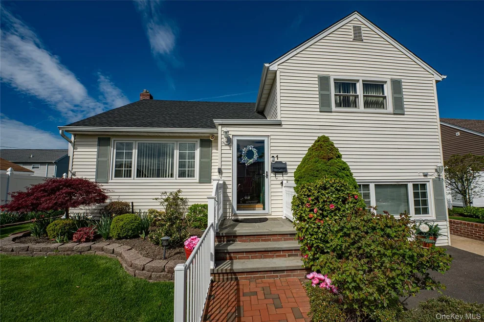 Unit for sale at 1 Marlboro Avenue, Oyster Bay, NY 11758