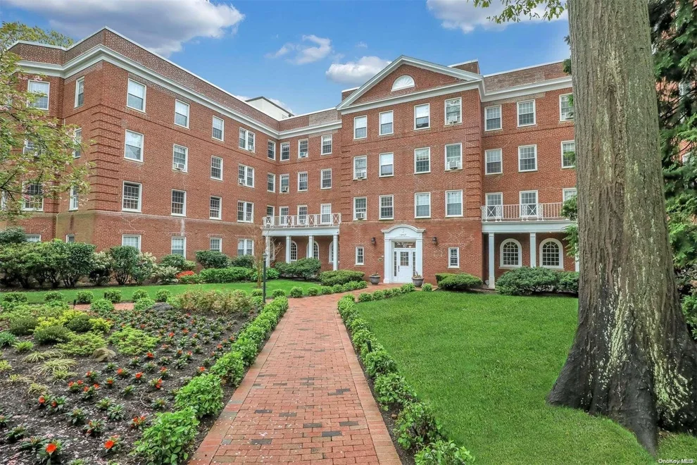 Unit for sale at 90 Knightsbridge Road, North Hempstead, NY 11021