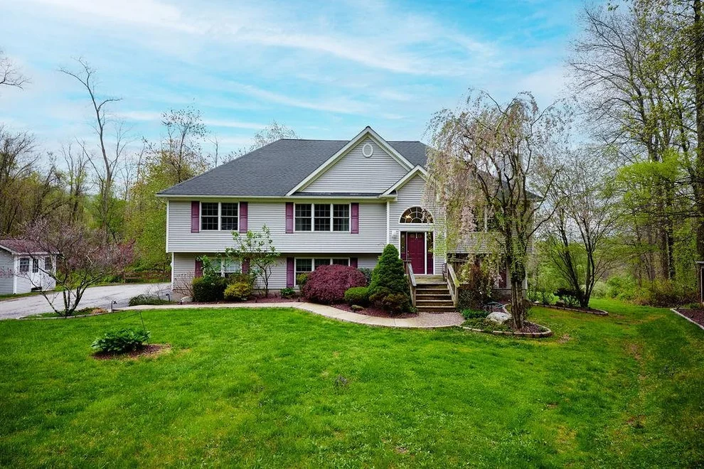 Unit for sale at 23 Moran Way, Beekman, NY 12533
