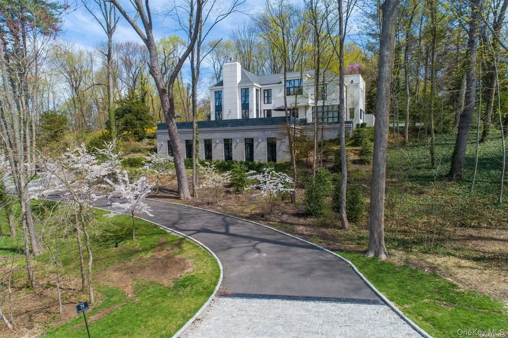 Unit for sale at 8 Frost Creek Drive, Oyster Bay, NY 11560
