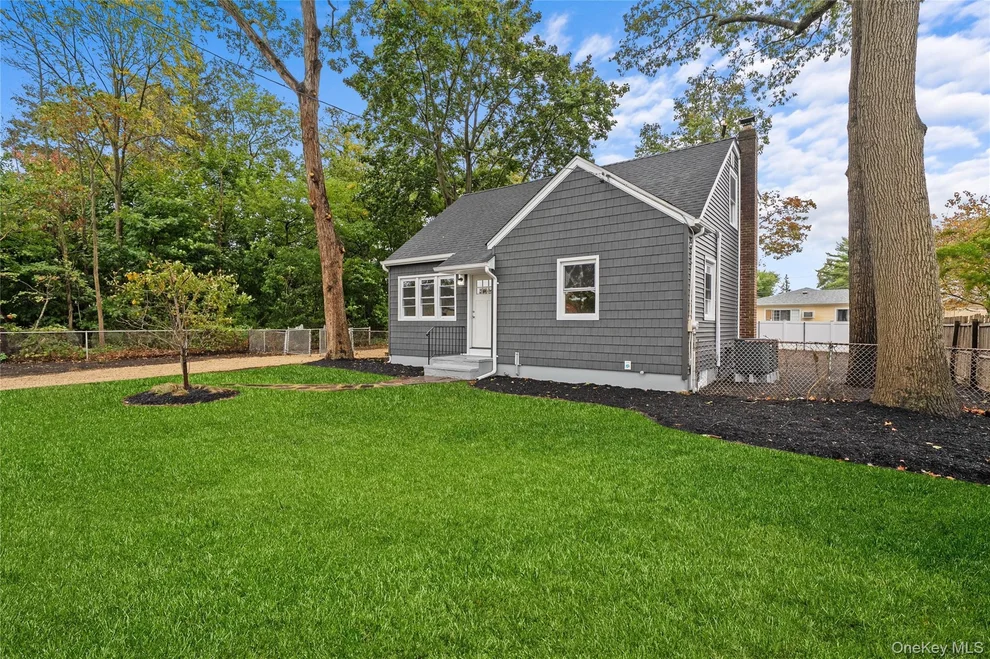 Unit for sale at 78 Phelps Lane, Babylon, NY 11703