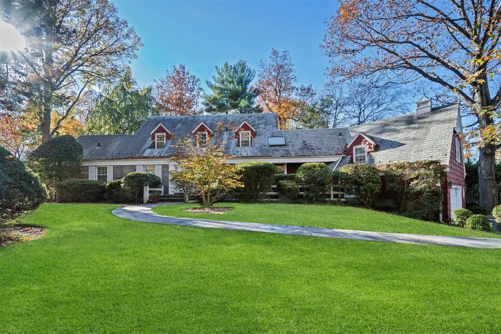 Unit for sale at 12 School House Lane, North Hempstead, NY 11020
