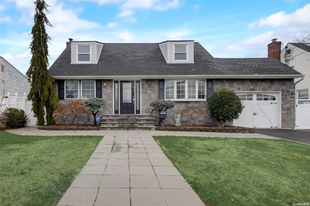 Unit for sale at 59 Ellen Street, Oyster Bay, NY 11714