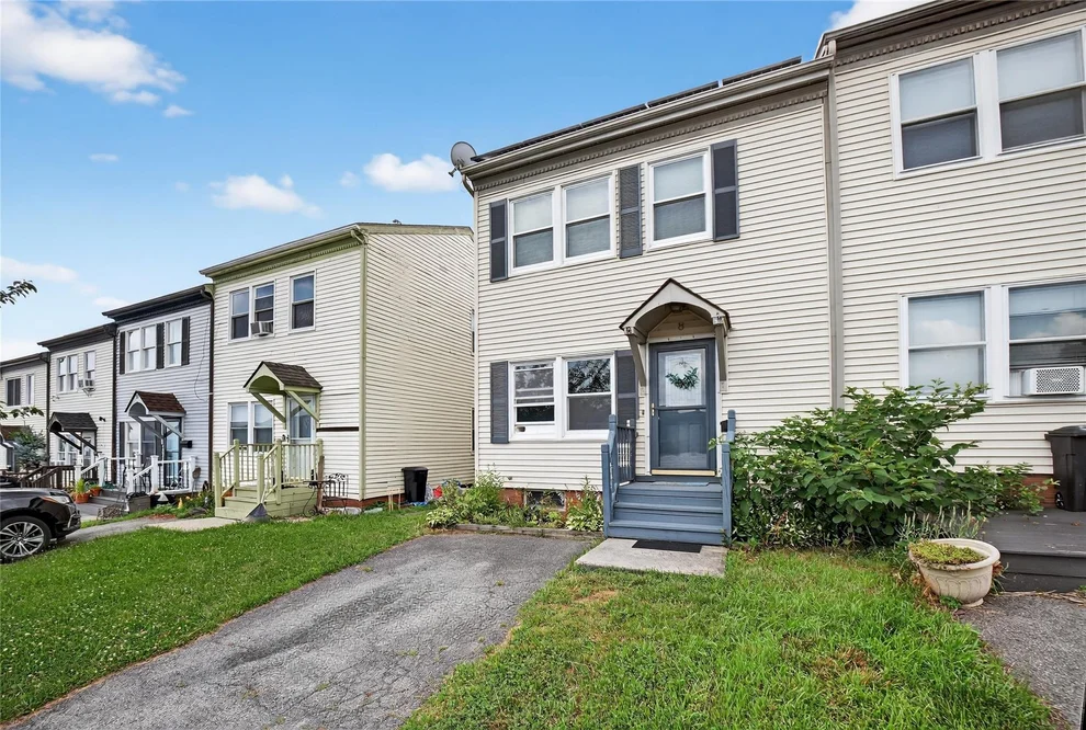 Unit for sale at 8 Washington Place, Newburgh (City), NY 12550