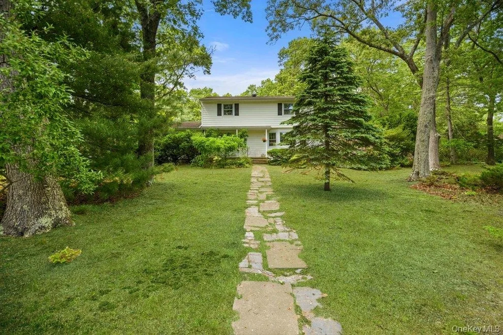 Unit for sale at 45 Lone Oak Path, Smithtown, NY 11787