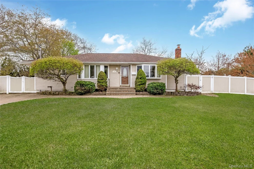 Unit for sale at 2 Seley Cross, Islip, NY 11752