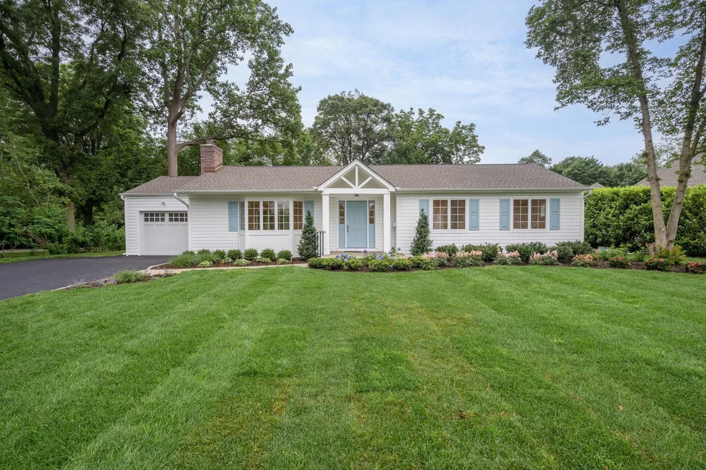 Unit for sale at 4 Alden Lane, Huntington, NY 11743