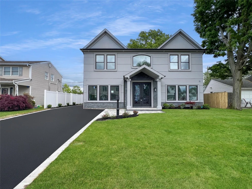 Unit for sale at 229 Blueberry Lane, Oyster Bay, NY 11801