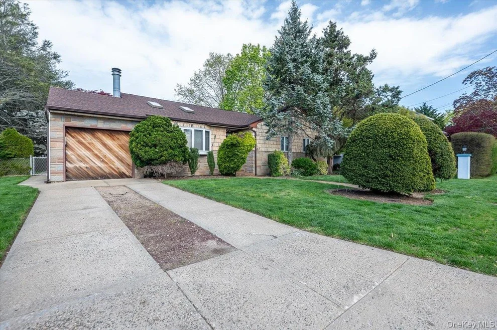 Unit for sale at 167 Maple Avenue, Hempstead, NY 11554