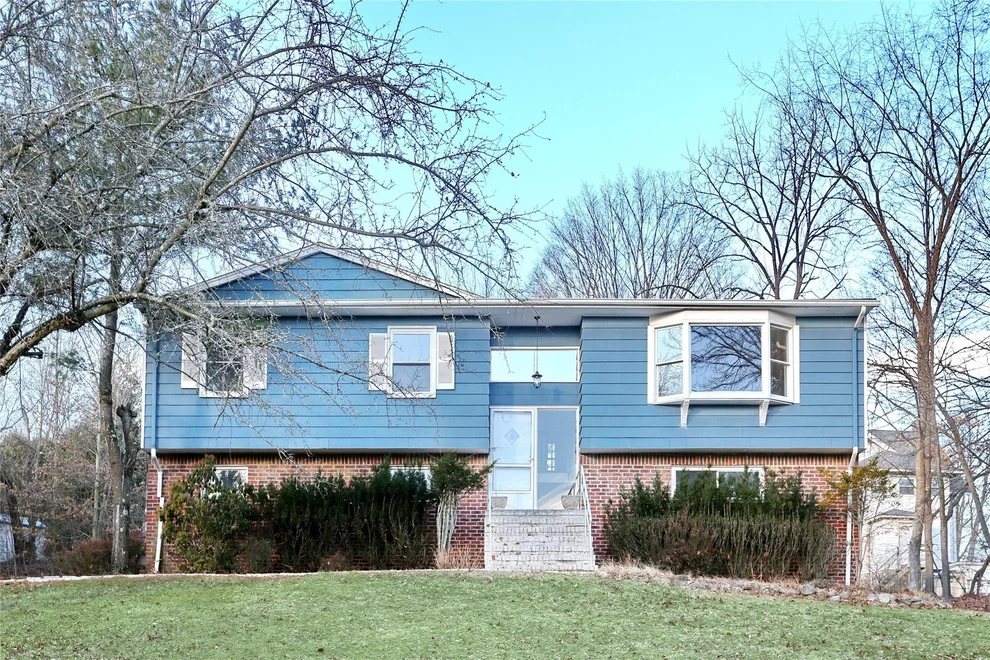 Unit for sale at 6 Robert Place, Clarkstown, NY 10954