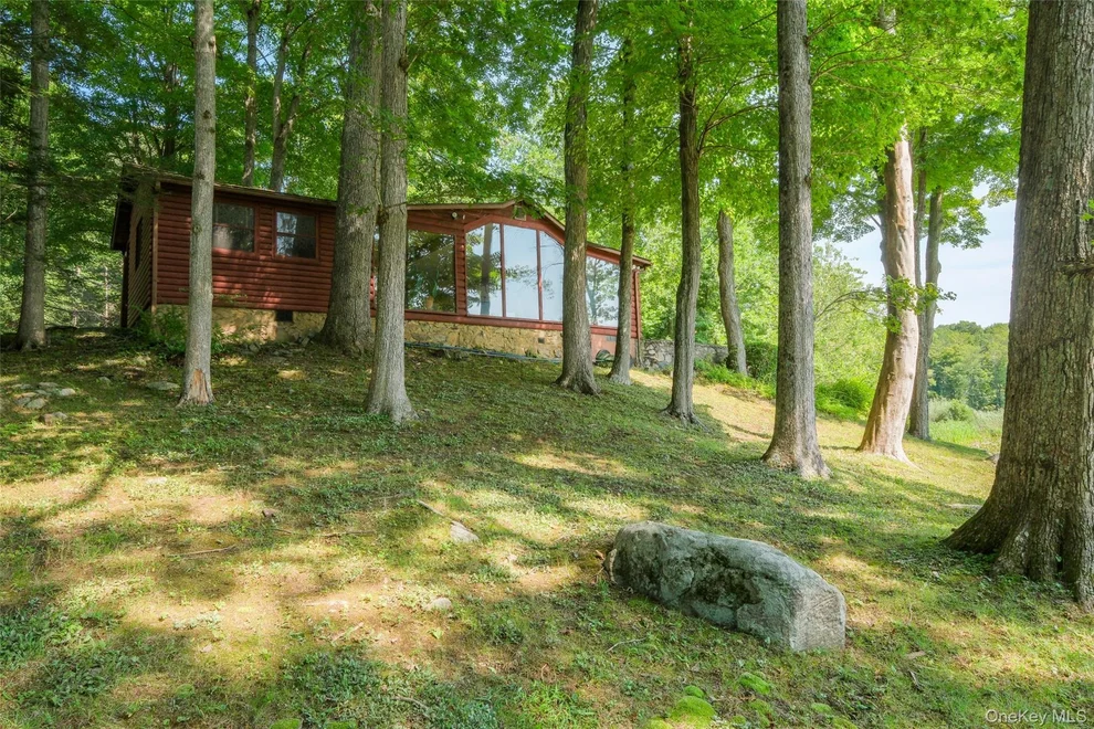 Unit for sale at 11 Trail Of The Hemlocks, Putnam Valley, NY 10579