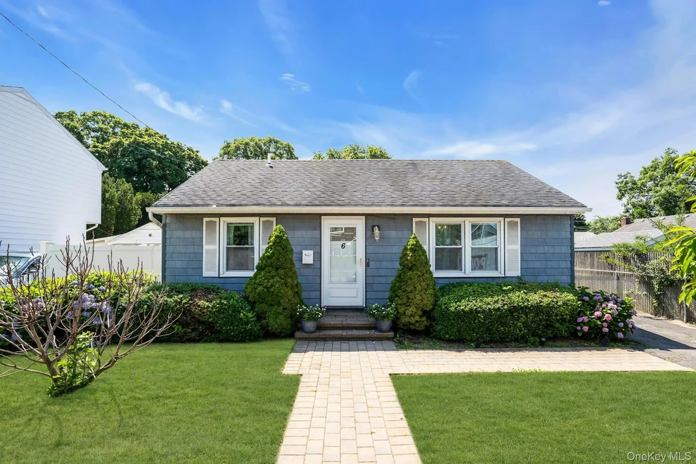 Unit for sale at 6 Linton Court, West Babylon, NY 11704