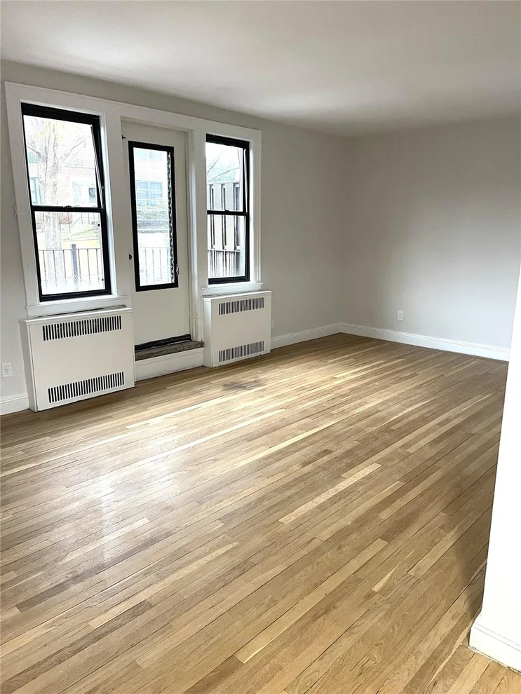 Unit for sale at 40-01 Little Neck Pkwy Little Neck Parkway, New York, NY 11363