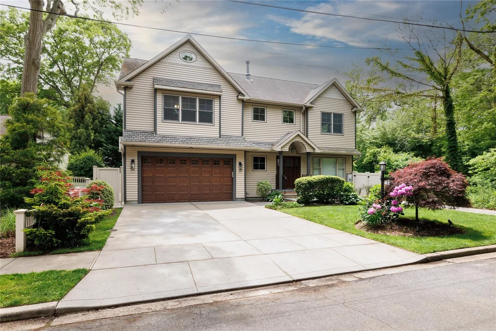 Unit for sale at 22 Commonwealth Avenue, Oyster Bay, NY 11758