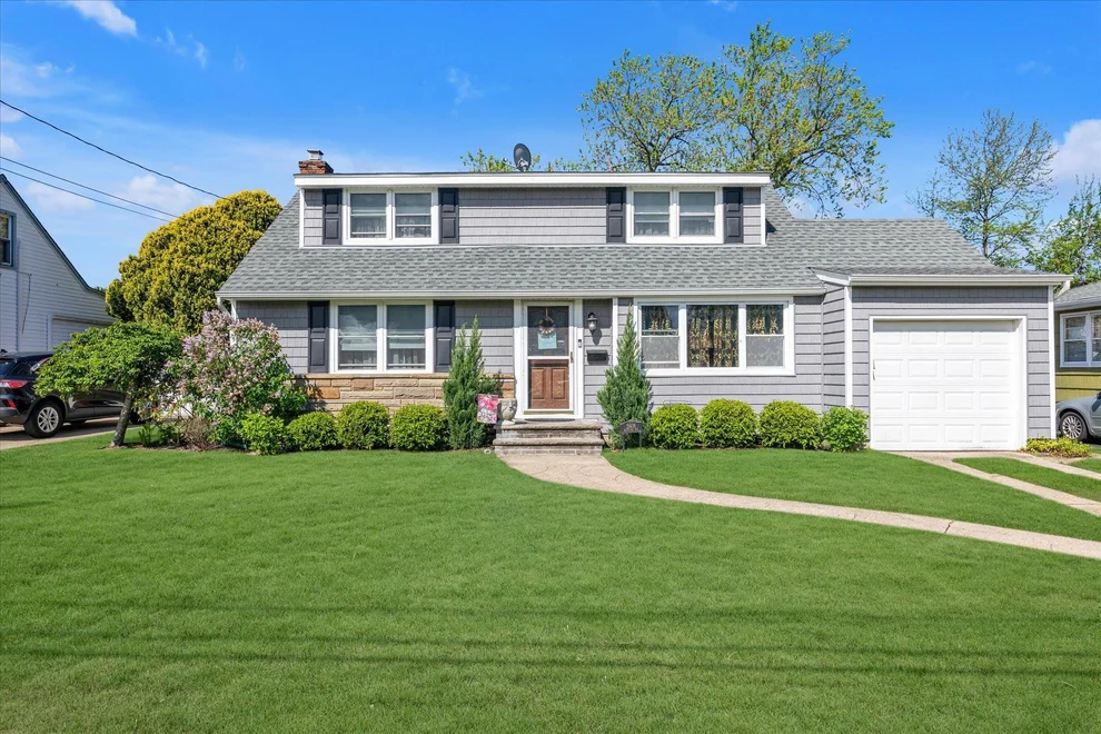 Unit for sale at 2608 Westlake Avenue, Hempstead, NY 11572