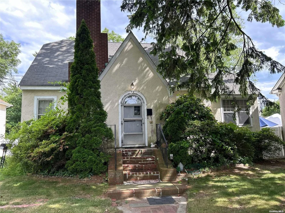 Unit for sale at 24 Robert Street, Babylon, NY 11702