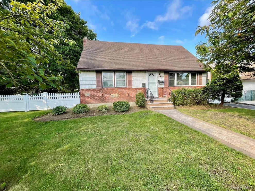 Unit for sale at 5 Denton Place, Babylon, NY 11735