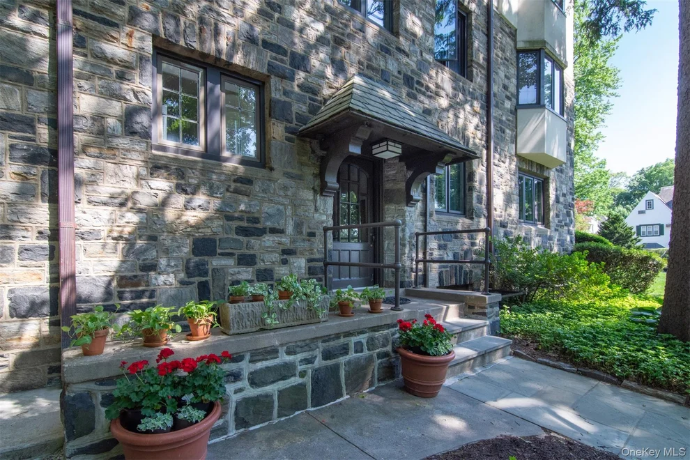 Unit for sale at 11 Beechtree Lane, Eastchester, NY 10708