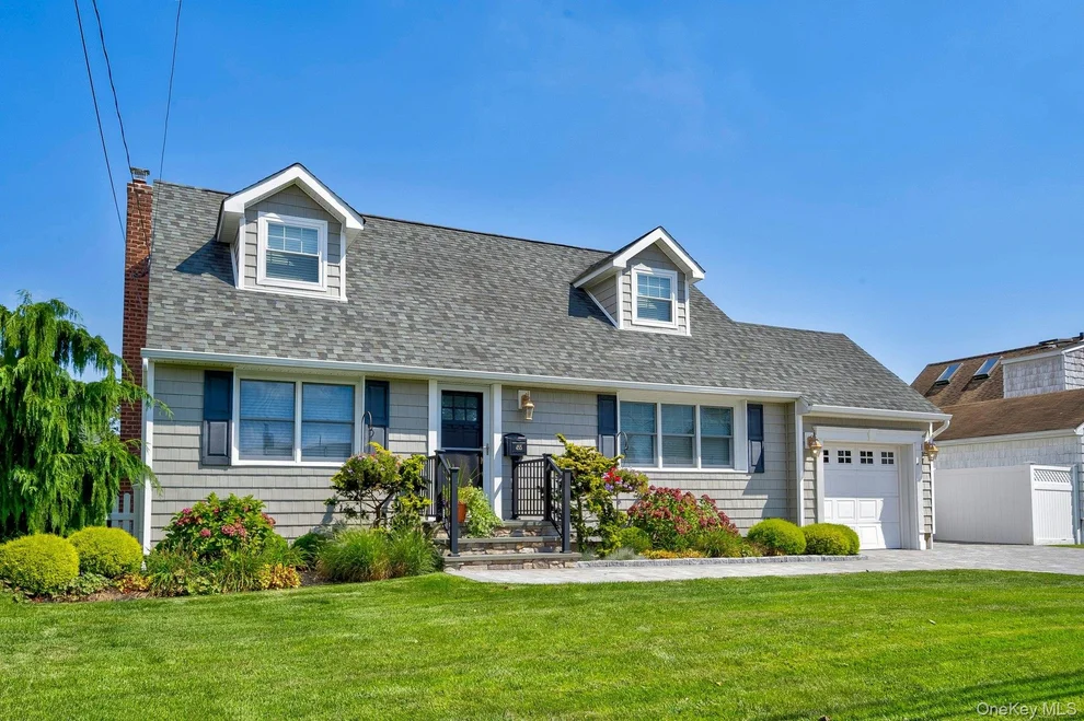 Unit for sale at 455 Atlantic Avenue, Oyster Bay, NY 11762
