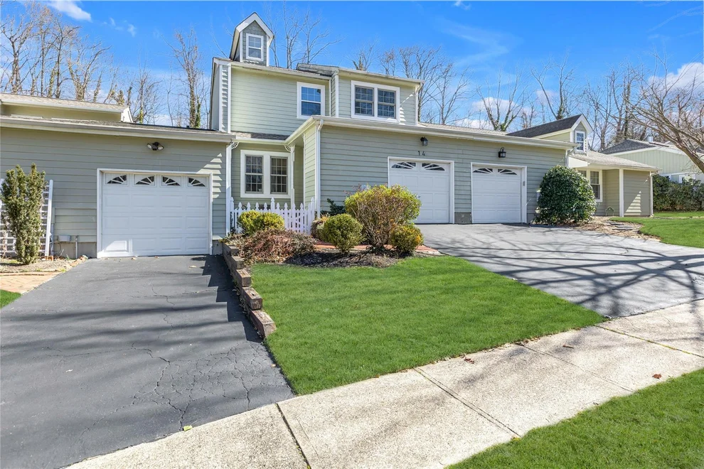 Unit for sale at 14 Victorian Court, Huntington, NY 11743