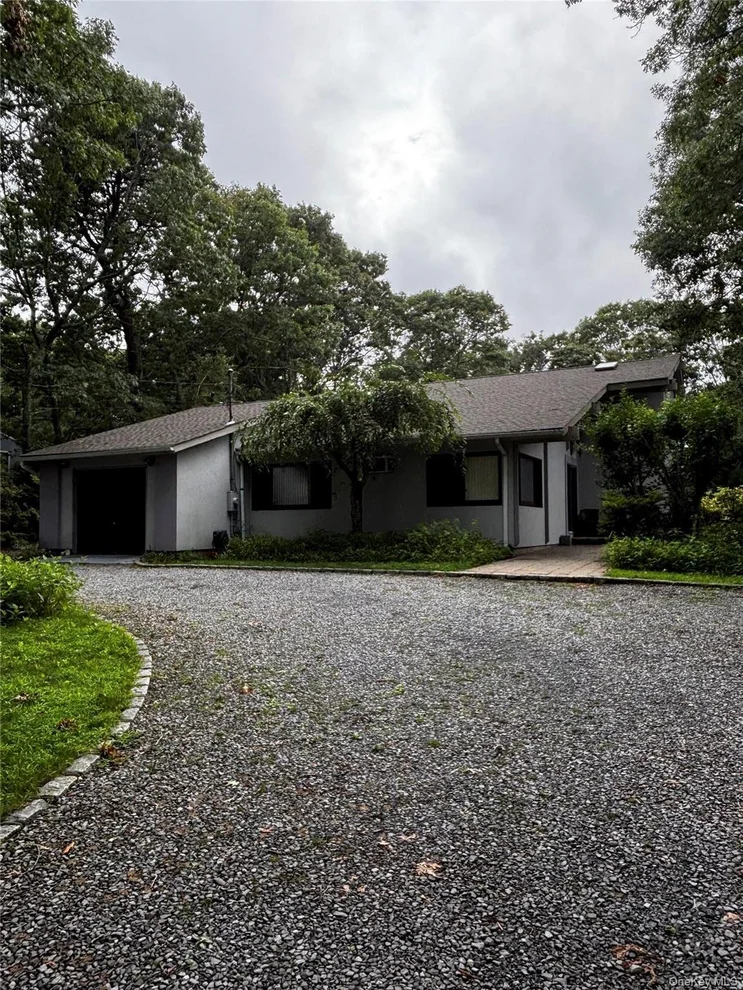 Unit for sale at 17 Columbine S, Southampton, NY 11946
