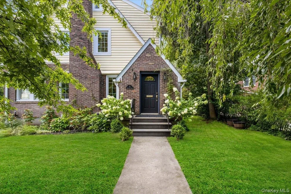 Unit for sale at 15 Parkview Court, White Plains, NY 10603