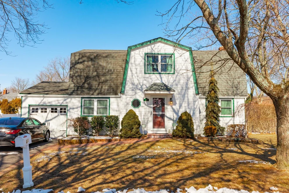 Unit for sale at 43 Rose Street, Islip, NY 11788