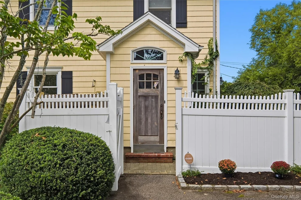 Unit for sale at 52 Bayway Avenue, Islip, NY 11718