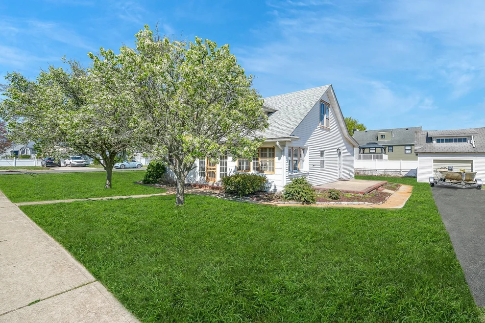 Unit for sale at 265 Roosevelt Avenue, Hempstead, NY 11520