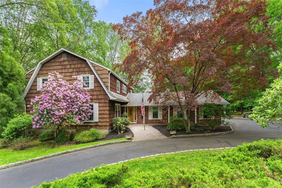 Unit for sale at 9 Stonehedge Drive, Clarkstown, NY 10994