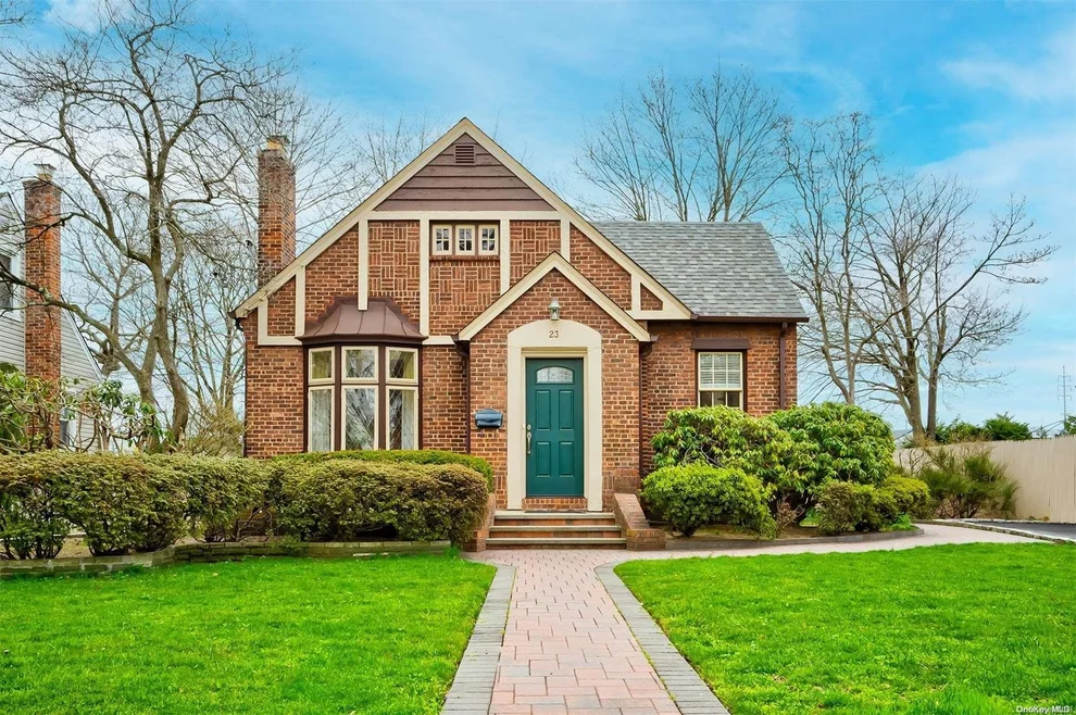 Unit for sale at 23 Mayflower Avenue, Oyster Bay, NY 11762