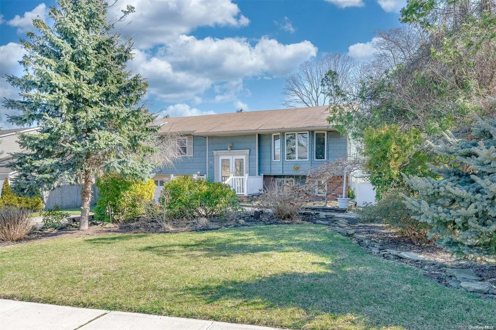 Unit for sale at 15 N Hoffman Lane, Smithtown, NY 11788