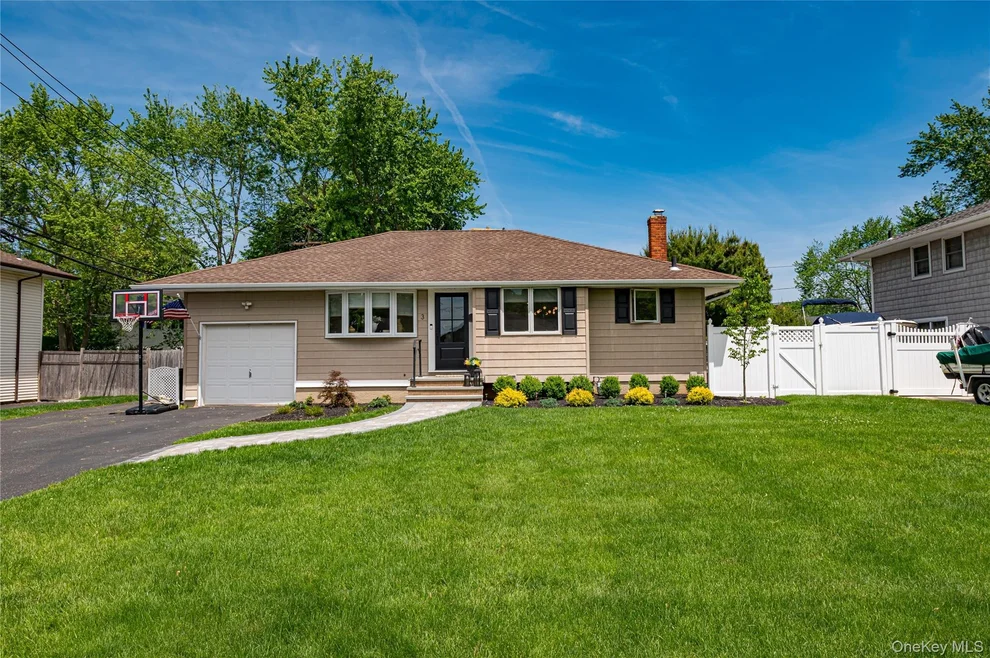 Unit for sale at 3 Baylor Drive, Smithtown, NY 11787