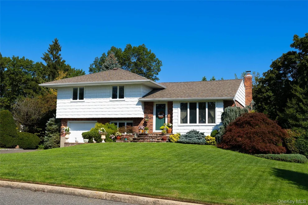 Unit for sale at 48 Roxbury Drive, Smithtown, NY 11725