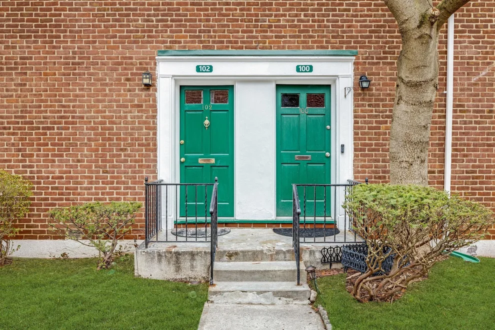 Unit for sale at 5 Fieldstone Drive, Greenburgh, NY 10530