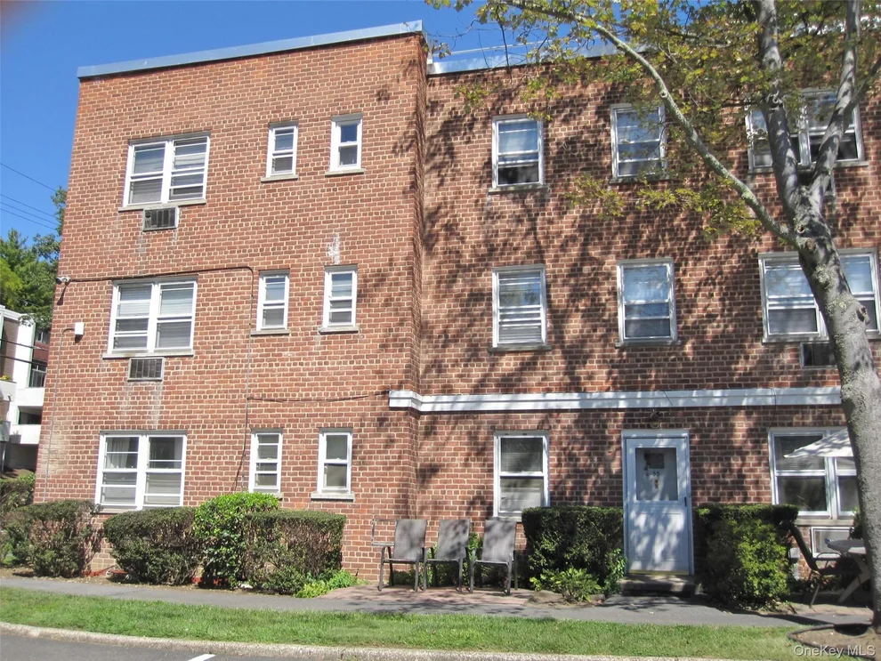 Unit for sale at 125 N Washington Avenue, Greenburgh, NY 10530
